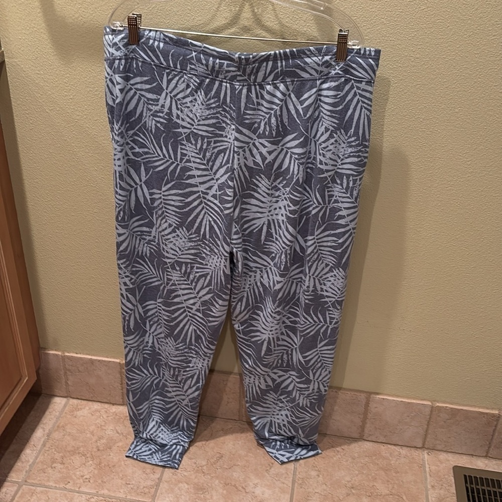 Felina woman's jungle print blue sweatpants - Picture 3 of 9